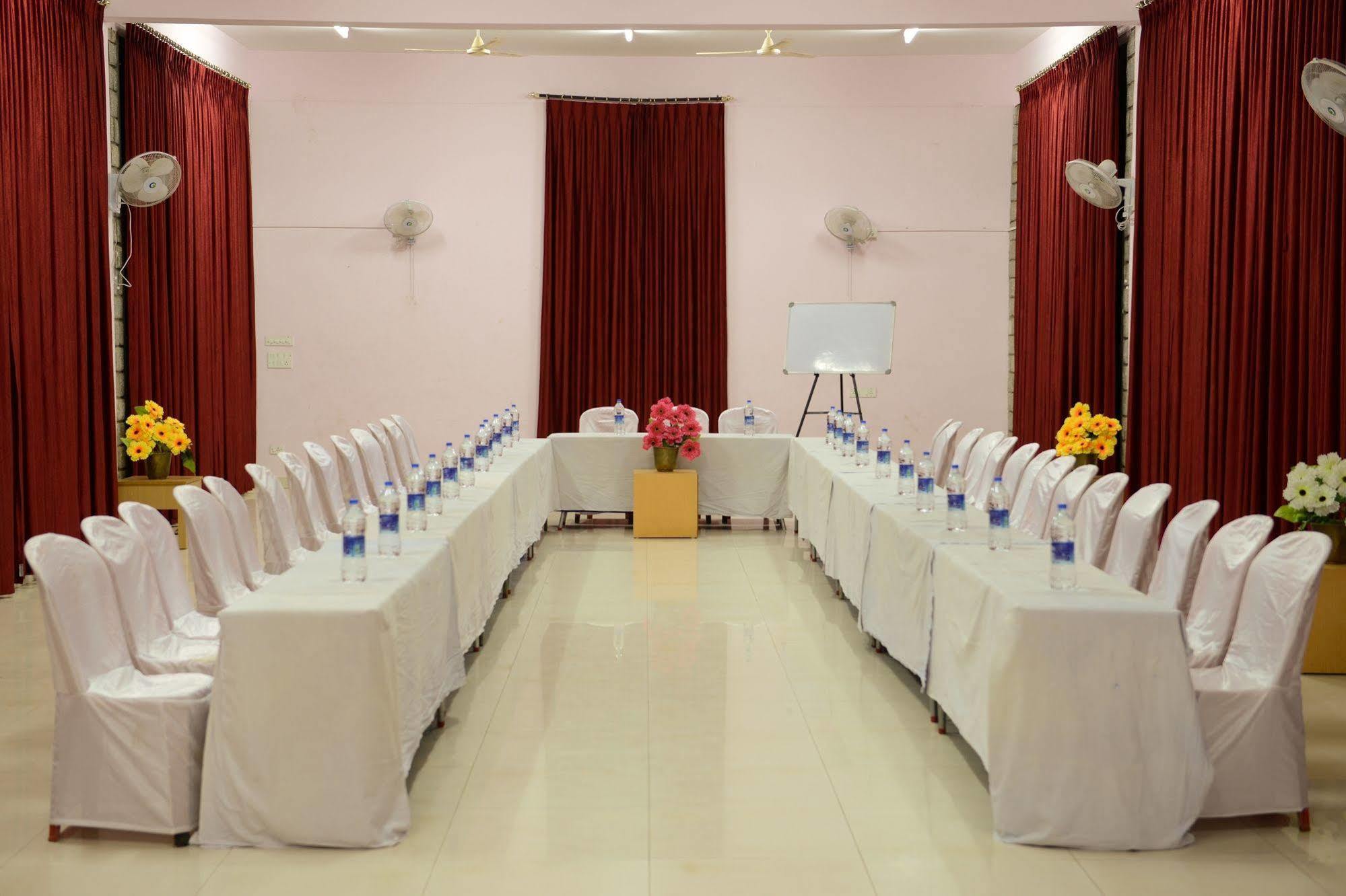 Kstdc Hotel Mayura Yatrinivas Мисор Екстериор снимка